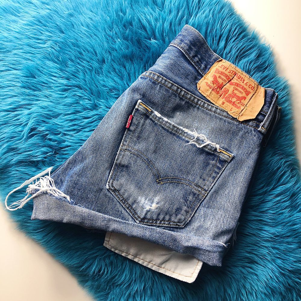 LEVI 501 VINTAGE HIGHWAISTED SHORTS